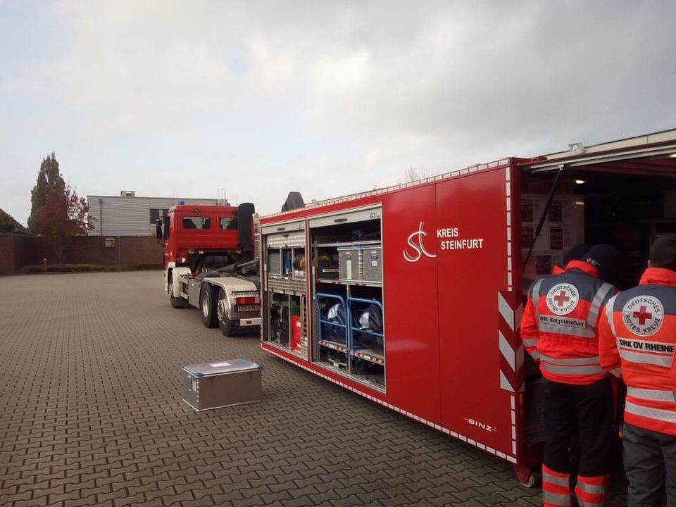 Besichtigung der Abrollbehälter ManV an Feuer- und Rettungswache Greven